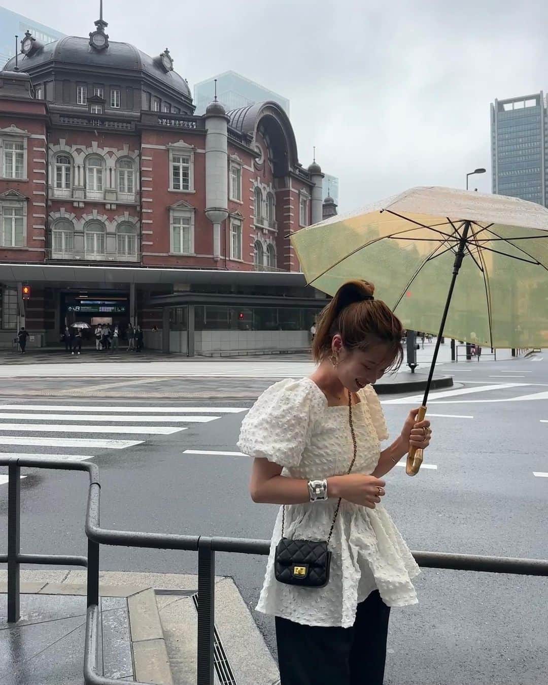 田畑佑莉さんのインスタグラム写真 - (田畑佑莉Instagram)「東京駅🗼 この日は雨だったけど、楽しかった♡  お気に入りの傘と雨の日心強いローファー👞  #orientaltrafficbyyuri  #orientaltraffic #150cmコーデ」6月24日 22時05分 - lily02tbt