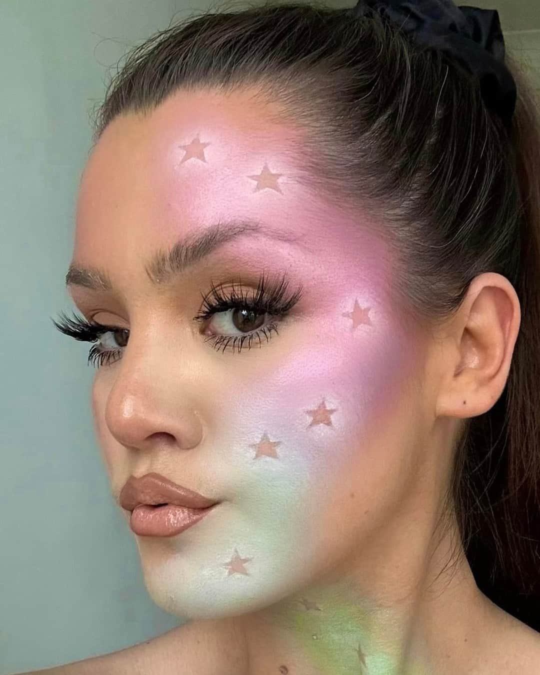 M·A·C Cosmetics UK & Irelandさんのインスタグラム写真 - (M·A·C Cosmetics UK & IrelandInstagram)「Pride is creative, Pride is colourful, Pride is beautiful 🌈  Express your creativity this #PrideMonth with makeup looks that stands out. P.S: You can also book your Pride makeup look in all M·A·C stores. Everyone is welcome at M·A·C 👏   Head to maccosmetics.co.uk to find out how you can support #MACVivaGlam 🖤⁠  Credits:  @makeupclarah @laurenaimeemua @bayxkenx   #MACCosmeticsUK #MACLovesPride #MACMonth」6月24日 17時01分 - maccosmeticsuk