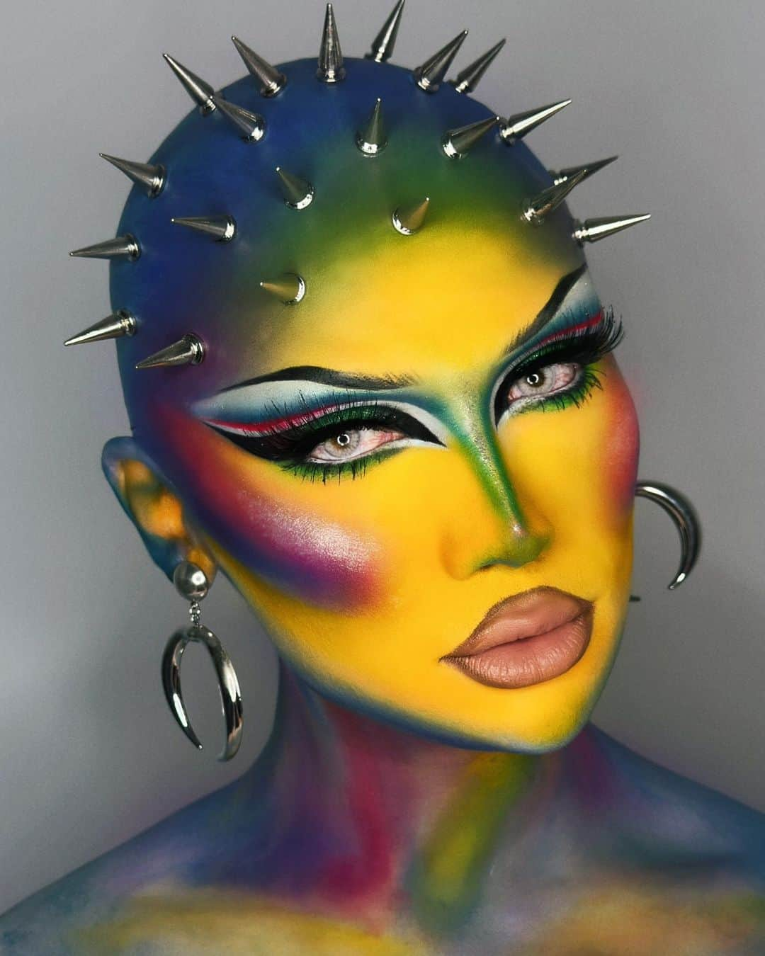 M·A·C Cosmetics UK & Irelandさんのインスタグラム写真 - (M·A·C Cosmetics UK & IrelandInstagram)「Pride is creative, Pride is colourful, Pride is beautiful 🌈  Express your creativity this #PrideMonth with makeup looks that stands out. P.S: You can also book your Pride makeup look in all M·A·C stores. Everyone is welcome at M·A·C 👏   Head to maccosmetics.co.uk to find out how you can support #MACVivaGlam 🖤⁠  Credits:  @makeupclarah @laurenaimeemua @bayxkenx   #MACCosmeticsUK #MACLovesPride #MACMonth」6月24日 17時01分 - maccosmeticsuk