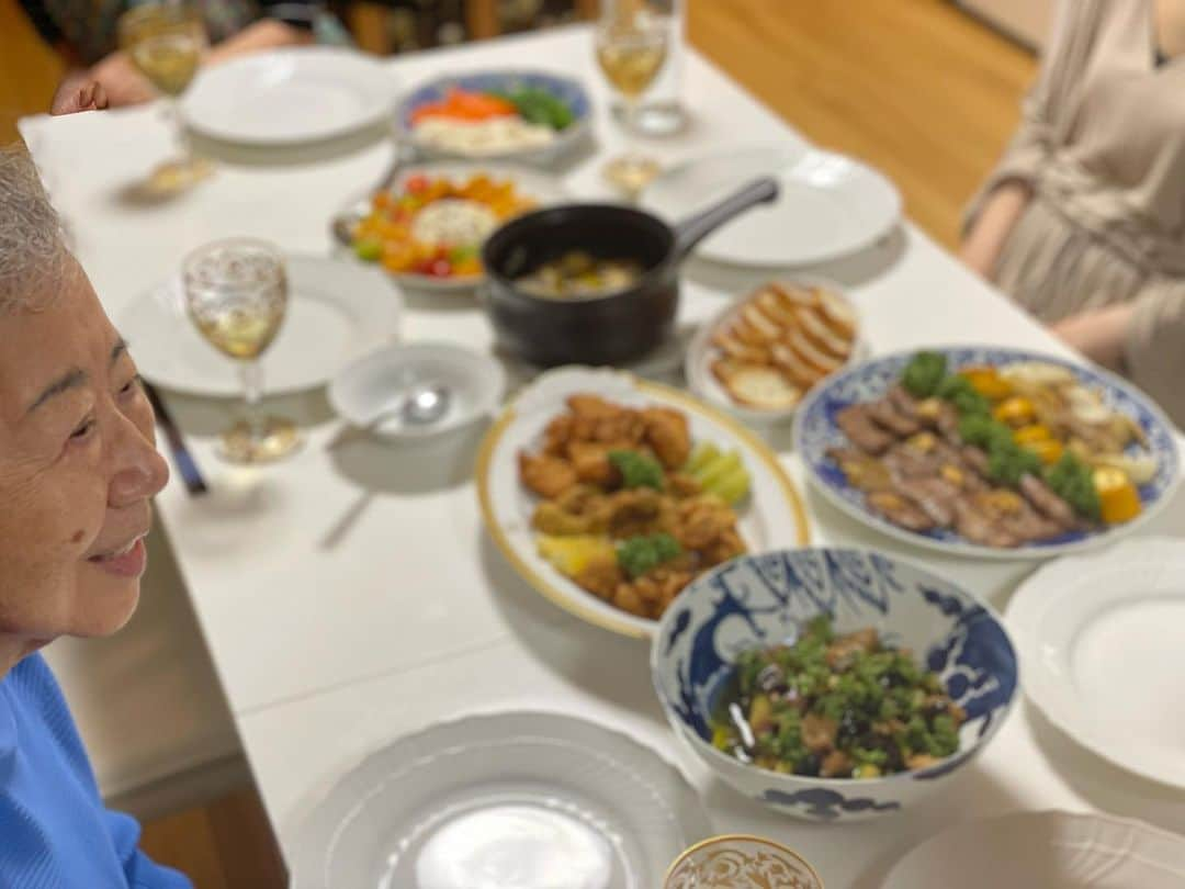 桐島かれんさんのインスタグラム写真 - (桐島かれんInstagram)「今夜は、母を囲んで食事会。ご馳走様でした！ #桐島洋子」6月24日 22時34分 - houseoflotuskaren