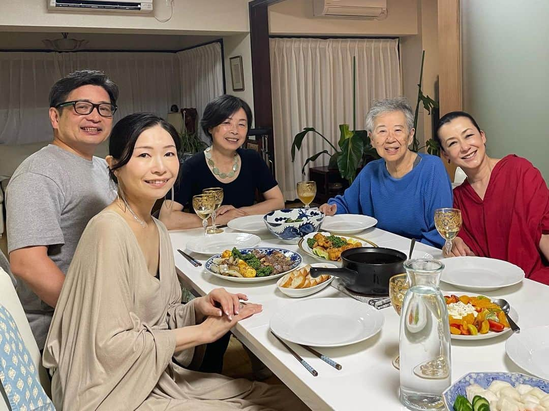 桐島かれんさんのインスタグラム写真 - (桐島かれんInstagram)「今夜は、母を囲んで食事会。ご馳走様でした！ #桐島洋子」6月24日 22時34分 - houseoflotuskaren