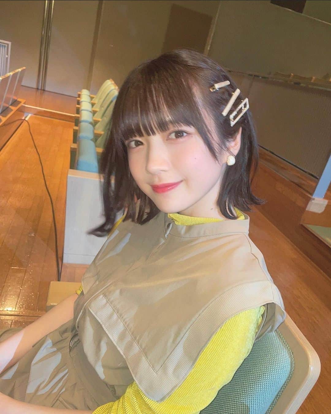 坂本真凛のインスタグラム：「💛💛💛 #idol #ボブアレンジ #好きになっちゃった #愛してるって言われたことがない」