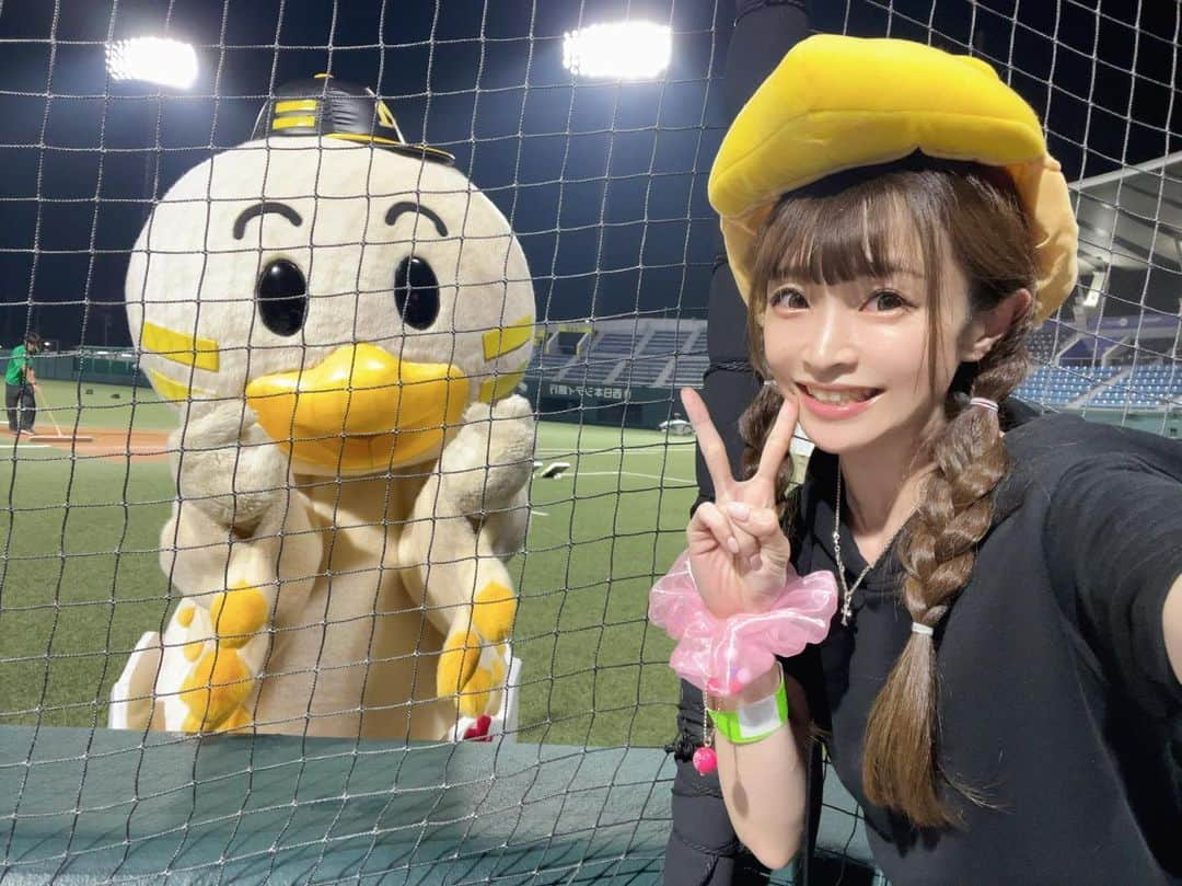 紗々木りんのインスタグラム：「‪⸜‪‪‪‪‪︎🐣⸝‬‪‪⚾️ 2023.6.24 タマスタ筑後にいってきたよん🩵  選手やブルペンがとっても近くて 興奮したよ໒꒰ྀི∩˃ ᵕ ˂∩꒱ྀི১  アストゥディーヨたん スリーランうった 守備おもしろかった！！ ユニフォームのボタンは あけるスタイルなんだね♡  こたかほー‪⸜‪‪‪‪‪︎🐣⸝‬‪‪  #sbhawks #softbankhawks  #ホークス #ホーファン  #ソフトバンクホークス #野球  #タカガール #鷹ガール #野球女子 #インスタ野球女子 #タマスタ筑後  #野球観戦 #プロ野球 #baseball #福岡 #fukuoka #タマスタ #筑後」