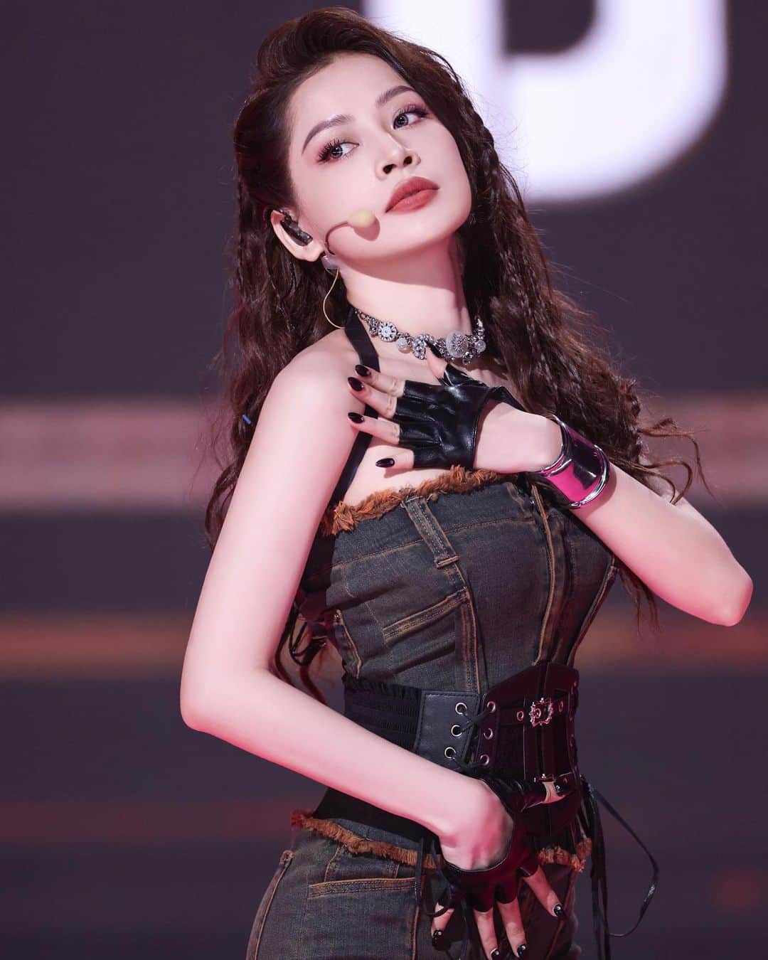 Chi Puのインスタグラム：「Vietnam La Mei hey hey hey 🔥😆  #ChiPu #RideTheWind2023 #乘风2023 #chipu芝芙 #DapGio2023 #ShutUpandDance #Ella #Jia」