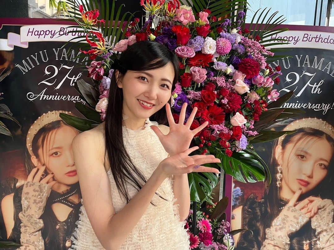 東京女子流のインスタグラム：「山邊未夢さん🎂 お誕生日おめでとうございます🎉   #はっぴーべーすでー27 #女子流　#山邊未夢」