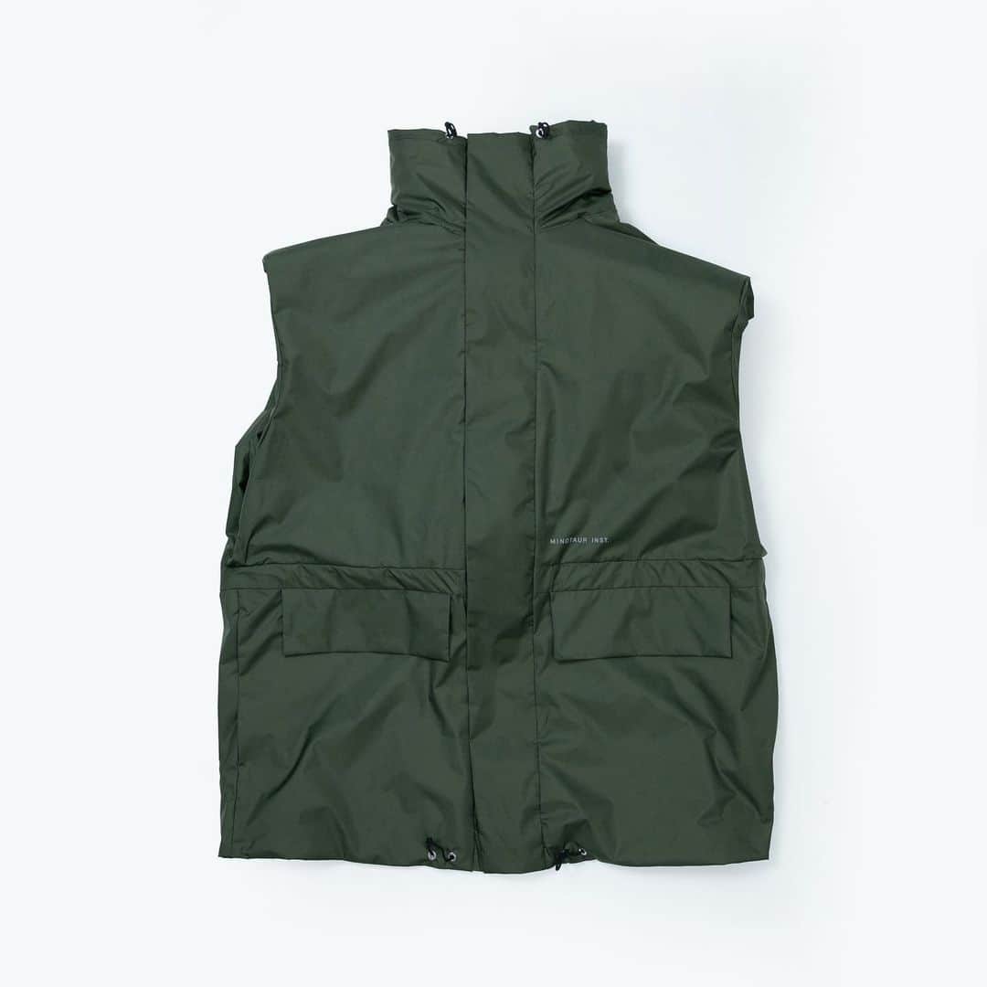ミノトールさんのインスタグラム写真 - (ミノトールInstagram)「MINOTAUR INST. 3W ARMY JACKET  FUNCTION : QUICK DRYING SUSTAINABILITY WATER ABSORPTION WATER REPELLENT  リサイクル 2LAYER 防水素材を使用し、着用したまま、袖とフードの出し入れ可能なフードブルゾ ン、ジャケット、ベストの 3WAY アウター。 バックを背負ったままの歩行中、自転車、車などの運転中の気温変化や突然の雨に万能なアイテム。 夜間には前後のリフレクター LOGO プリントがライトに反射する都市生活サポートアウター。  Recycled 2LAYER waterproof material is used, and the sleeves and hood can be taken in and out while wearing the hood blouson, jacket, and vest 3WAY outerwear. An item that is versatile for temperature changes and sudden rain while walking with your back on your back, while driving a bicycle, car, etc. Urban life support outer that the front and rear reflector Logo prints reflect on the light at night.  Production : Made in Japan Material : Made in Japan  #minotaur_inst #minotaurinst #minotaur #ミノトールインスト #ミノトール #functional #comfortable #miyashitapark #tech #techwear #テック #relaxsmart #リラックススマート #relaxsmartwear #リラックススマートウェア #techarmyjacket #テックアーミージャケット #army #アーミー #relaxarmyjacket #armyjacket #vest #3way #ベスト #テックアーミージャケット #撥水 #梅雨 #unisex #ユニセックス」6月24日 17時29分 - minotaur_inst._official