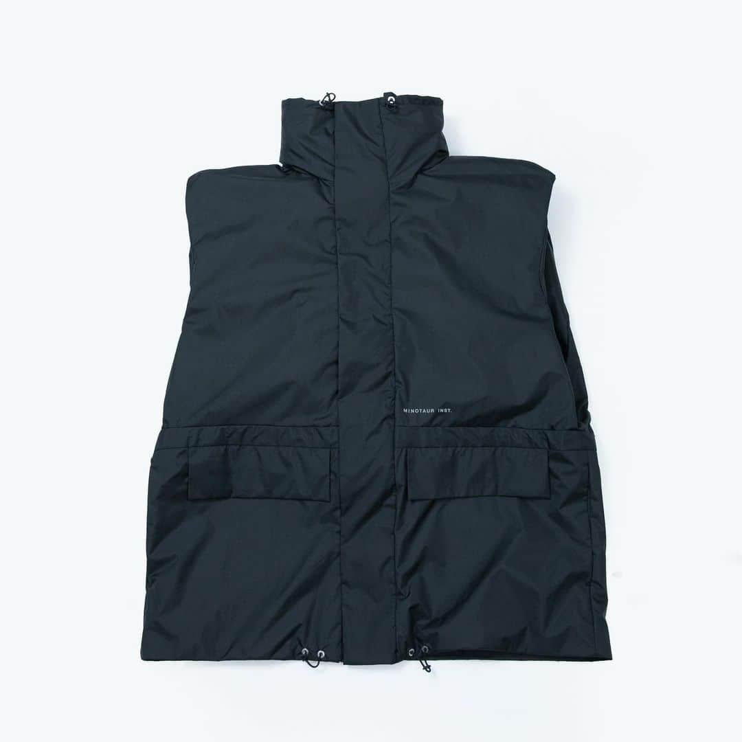 ミノトールさんのインスタグラム写真 - (ミノトールInstagram)「MINOTAUR INST. 3W ARMY JACKET  FUNCTION : QUICK DRYING SUSTAINABILITY WATER ABSORPTION WATER REPELLENT  リサイクル 2LAYER 防水素材を使用し、着用したまま、袖とフードの出し入れ可能なフードブルゾ ン、ジャケット、ベストの 3WAY アウター。 バックを背負ったままの歩行中、自転車、車などの運転中の気温変化や突然の雨に万能なアイテム。 夜間には前後のリフレクター LOGO プリントがライトに反射する都市生活サポートアウター。  Recycled 2LAYER waterproof material is used, and the sleeves and hood can be taken in and out while wearing the hood blouson, jacket, and vest 3WAY outerwear. An item that is versatile for temperature changes and sudden rain while walking with your back on your back, while driving a bicycle, car, etc. Urban life support outer that the front and rear reflector Logo prints reflect on the light at night.  Production : Made in Japan Material : Made in Japan  #minotaur_inst #minotaurinst #minotaur #ミノトールインスト #ミノトール #functional #comfortable #miyashitapark #tech #techwear #テック #relaxsmart #リラックススマート #relaxsmartwear #リラックススマートウェア #techarmyjacket #テックアーミージャケット #army #アーミー #relaxarmyjacket #armyjacket #vest #3way #ベスト #テックアーミージャケット #撥水 #梅雨 #unisex #ユニセックス」6月24日 17時29分 - minotaur_inst._official