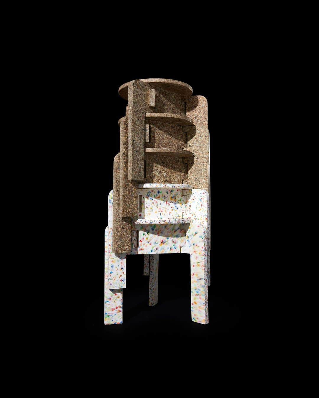 nostos booksのインスタグラム：「ただいま店鋪でポップアップ開催中のrice「Mãi Collection」のスツールをオンラインストアでもお求めいただけるようになりました。耐水性に優れたプラスチック100%のカラフルと、紙ゴミを素材に混ぜたことで柔らかな質感をもつペーパーミックスの2色展開となります。  ベトナム・ホーチミンを拠点に活動する多国籍なクリエイティブスタジオriceが廃プラスチックからつくった家具「Mãi Collection」のスツール。Mãi Collectionは、廃棄されたプラスチックを耐久性と利便性の高い素材にかえるベトナムの活動家「PLASTICPeople」のボードをつかって、フラットパックに収納できる家具をデザインしたもの。  食事どきになると路上にテーブルが溢れるベトナムのストリートカルチャーからインスパイアされたこのスツールは、ホーチミン近郊の家具工房で一点ずつ作られています。  オンラインストアへは商品タグをタップ◯  ------------------------------  Mãi Collection いつも在るもの 2023/6/24 sat〜7/3 mon  rice（ライス） @thisis.rice アメリカ生まれのJoshuaとフランス・イタリア・ベトナムにルーツをもつChí-Anが2011年に設立したクリエイティブスタジオ。環境・社会により良いインパクトをもたらす"意思のあるデザイン"を追求しながら、ベトナム現地企業のブランディングやグローバルブランドのキャンペーンを手がけています。  PLASTICPeople（プラスチックピーポー） @weareplasticpeople 廃棄されたプラスチックを、家具やプロダクトの素材や建材に生まれ変わらせる活動を続けています。ネーミングをはじめ2019年の設立から一貫して、riceがブランディングにたずさわっています。  Mãi Collection: Designed by @thisis.rice Manufactured by Minh Chương Material by @weareplasticpeople Images by @bite.studio  ------------------------------  店舗情報はこちら @nostosbooks  ------------------------------  #nostosbooks #ノストスブックス #祖師ヶ谷大蔵 #砧」