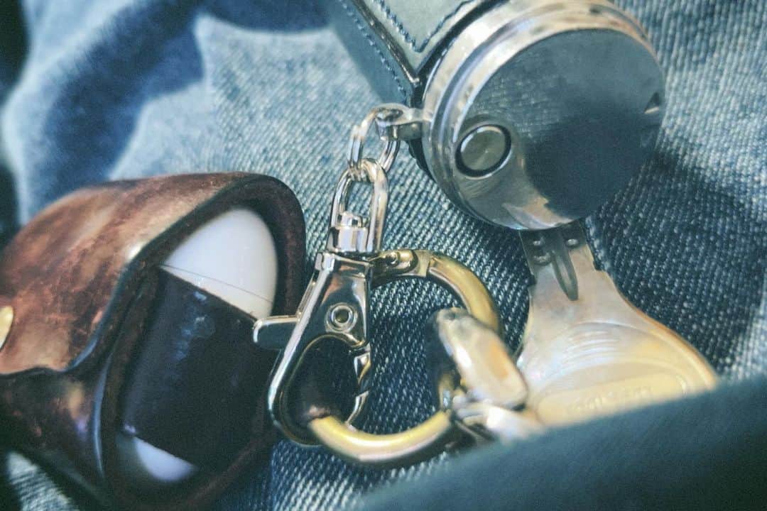 のインスタグラム：「. . 🔑🎧🚬 .」