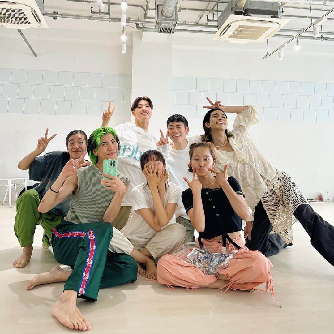 満島ひかりのインスタグラム：「⭐︎ ✌︎✌︎✌︎✌︎✌︎✌︎✌︎ ⭐︎ 連日。danceもハートも美しい皆んな♥️ 新しいプロジェクトの仲間たち、魅力的で嬉しいです いいものにするぞ !!」