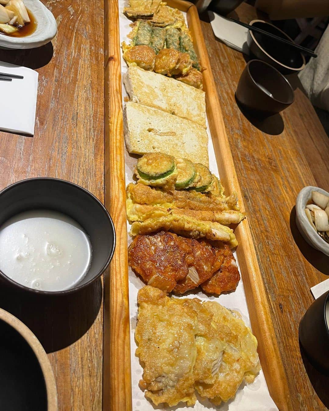 佐藤梨那さんのインスタグラム写真 - (佐藤梨那Instagram)「😋  結構前に載せようと思っていた 韓国での食事たち。  チムタク、カルグクス、トッポギ、 サムギョプサル、冷麺、チヂミ、カフェ❤︎  量が日本よりも多めです🤤 おいしかったなぁ。  今投稿作ってるだけで お腹空いてきた…🤤  #さとりなの海外旅行 in seoul #seoul #韓国グルメ」6月24日 18時00分 - sato_lina