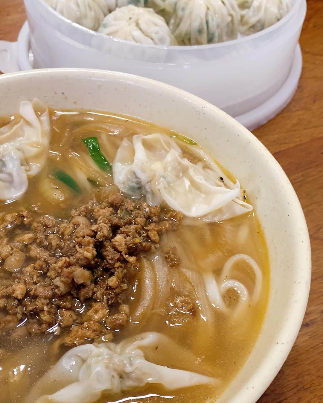 佐藤梨那さんのインスタグラム写真 - (佐藤梨那Instagram)「😋  結構前に載せようと思っていた 韓国での食事たち。  チムタク、カルグクス、トッポギ、 サムギョプサル、冷麺、チヂミ、カフェ❤︎  量が日本よりも多めです🤤 おいしかったなぁ。  今投稿作ってるだけで お腹空いてきた…🤤  #さとりなの海外旅行 in seoul #seoul #韓国グルメ」6月24日 18時00分 - sato_lina