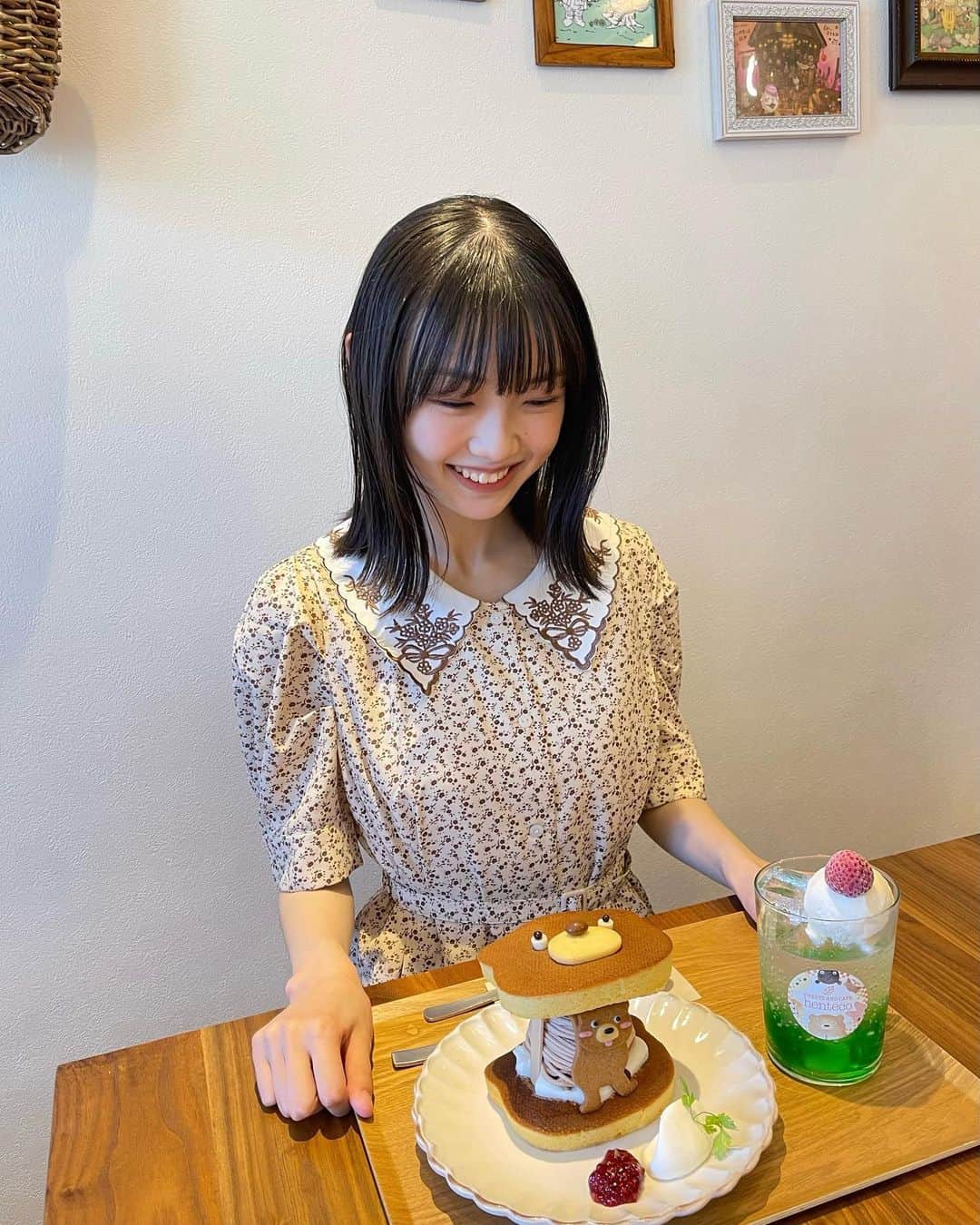 山﨑愛生さんのインスタグラム写真 - (山﨑愛生Instagram)「この前、 生田衣梨奈さんと #henteco森の洋菓子店 さんに行ってきました！！ とーっても可愛くて とーっても美味しかった🥰 @henteco_mori さん  えりちゃんさん、 写真いーっぱい撮ってくださって ありがとうございました🫶🏻  📷 ♡パンケーキを持ち上げている くまちゃんのクッキーが特に可愛い🐻 ♡メロンソーダも可愛い🍈🥤 ♡店内もすごい可愛かったです😍  @erina_ikuta.official さん #生田衣梨奈 さん　#えりぽん  #えりぽんかわいい  #山﨑愛生 #パンダさんパワー  #モーニング娘23  #morningmusume23」6月24日 18時05分 - mei_yamazaki.official