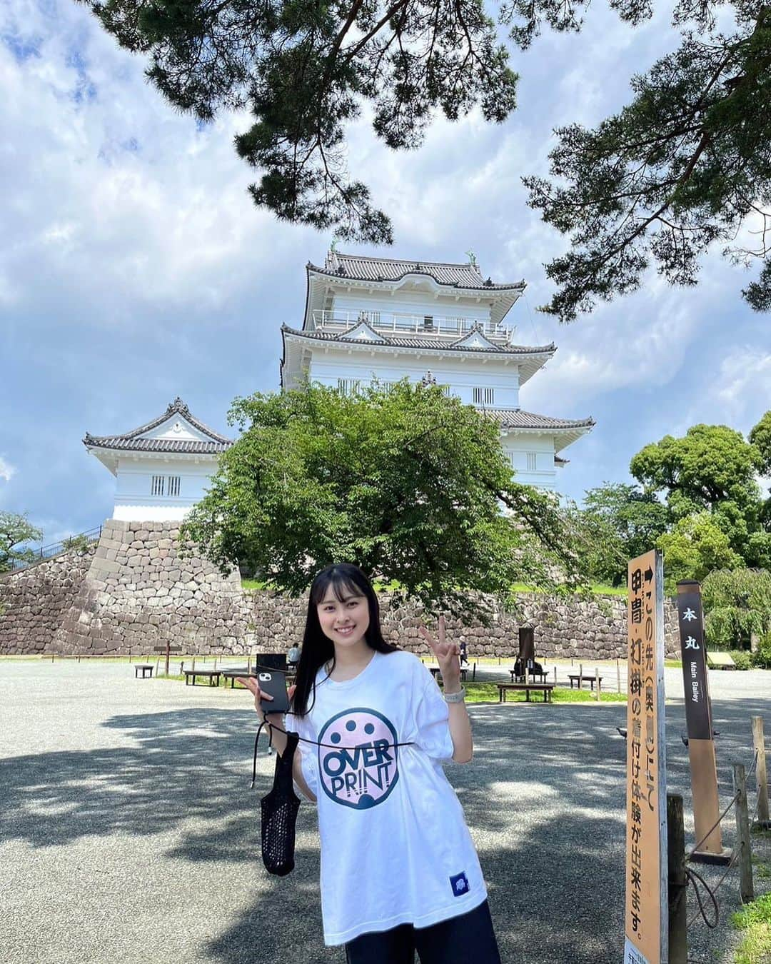 村山千夏さんのインスタグラム写真 - (村山千夏Instagram)「こんばんは。 空と緑とお城と昭和顔の私。  Good evening. The sky, the greenery, the castle, and me with the Showa face.  #jk#ljk#jk3#女子高校生#女子高校生#現役jk#05#05line#17歳#17yearsold #小田原城#odawara #fyp#foryoupage」6月24日 18時17分 - chinatsu___mura