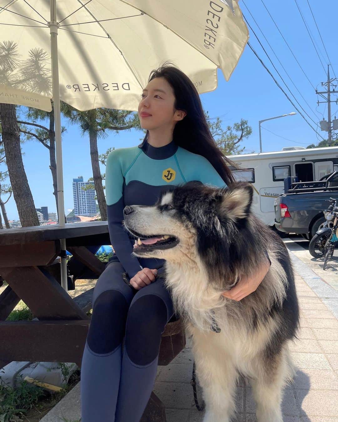 チェ・ソジンのインスタグラム：「나 이제 파도 좀 잡아😎 #제이제이서프 마스코트 통돌이」