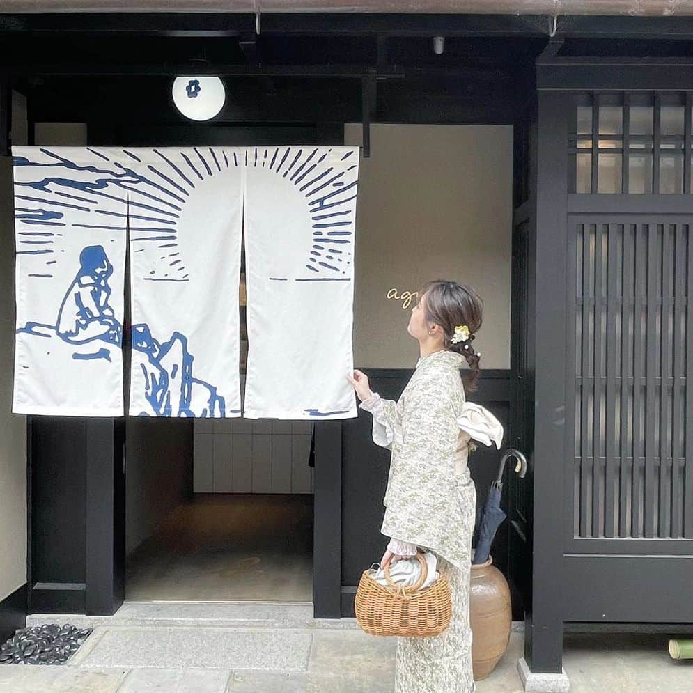 4meee!さんのインスタグラム写真 - (4meee!Instagram)「【NEW OPEN🎉agnès b.の京都カフェがおしゃれすぎる❗】  大人気ブランド アニエスべーのカフェが 京都祇園に4月15日NEWオープン🍵  京都のムードを大事にしつつ、 美味しいスイーツと落ち着いた空間で 京町屋を改装したお洒落なカフェ♪  1階：カフェスペース 2階：ショップ ⁡ 📍 agnes b. CAFE 祇園店  京都府京都市東山区祇園町南側570-128  075-334-5202 アクセス 京阪本線 祇園四条駅から徒歩5分 営業時間 10:00～18:00 公式Instagram @agnesb_cafe 　　  ——photoby—— @__chin86chan__ @ru179cmi ilneige364 @m___cs.4 @usagii_ichan  #アニエスベーカフェ #アニエスベーカフェ祇園 #アニエスベー #祇園カフェ #祇園グルメ #祇園散歩 #祇園観光 #祇園ランチ #京都カフェ #京都子連れ #京都ランチ #京都モーニング」6月24日 18時25分 - 4meee_com