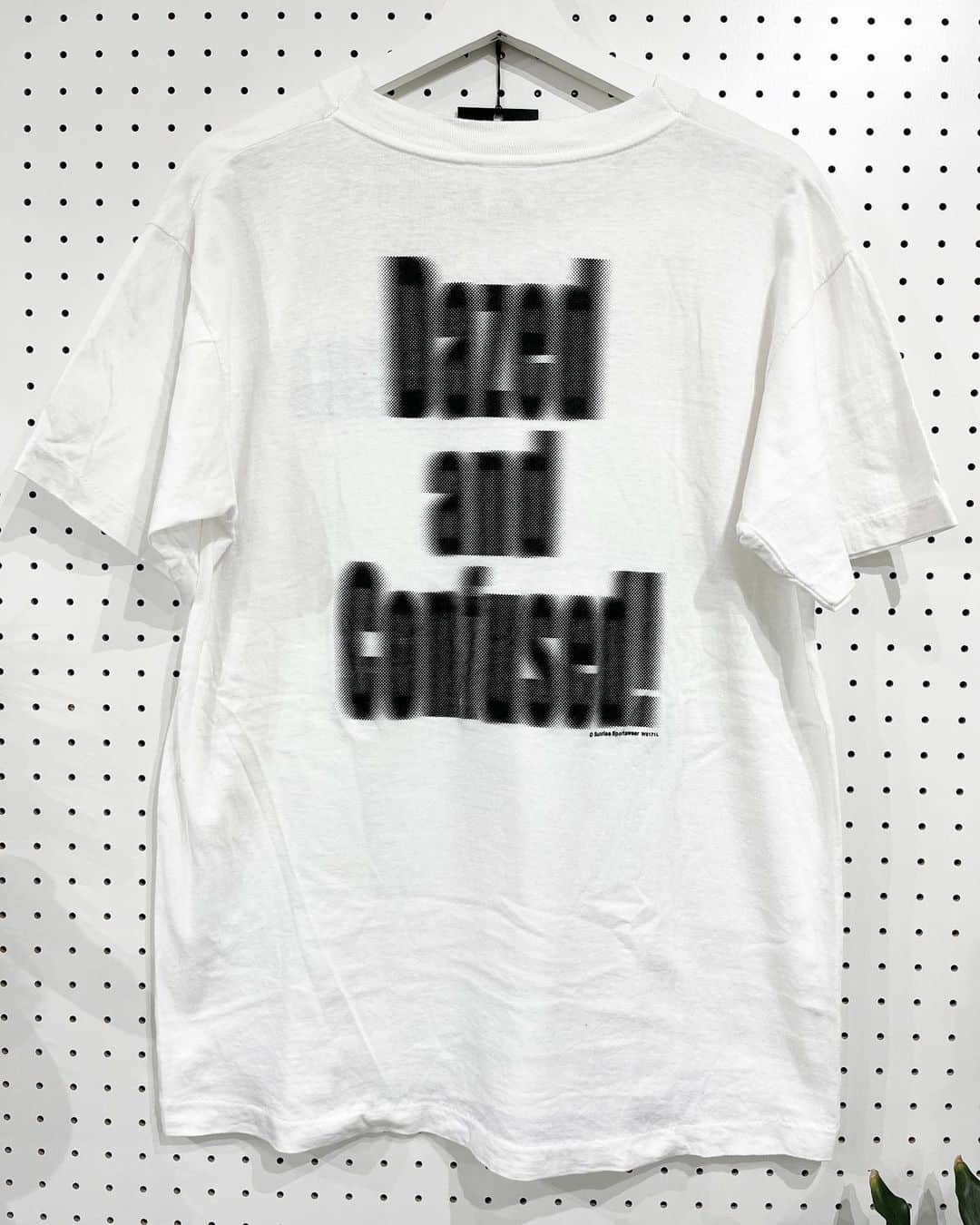 ジャムルのインスタグラム：「1990's～ PARTY VISION ¥12500+tax(13750) . ドットで形成された幻覚FONTがクールなPARTY VISIONのTシャツ。  フロントはシンプルに、 バックに大きく入る「DAZED AND CONFUSED !」のメッセージも最高です！ .  WEB SHOPに入荷しております。 是非ご覧ください。 jammru.com  #お問い合わせはお電話で承ります #jammru#jammru_tee#vintagetshirt #vintagetee #osaka  #fashion  #streetstyle  #streetfashion  #vtg  #vintage  #used  #usedclothing  #古着 #古着屋 #ファッション #70s #80s #90s」