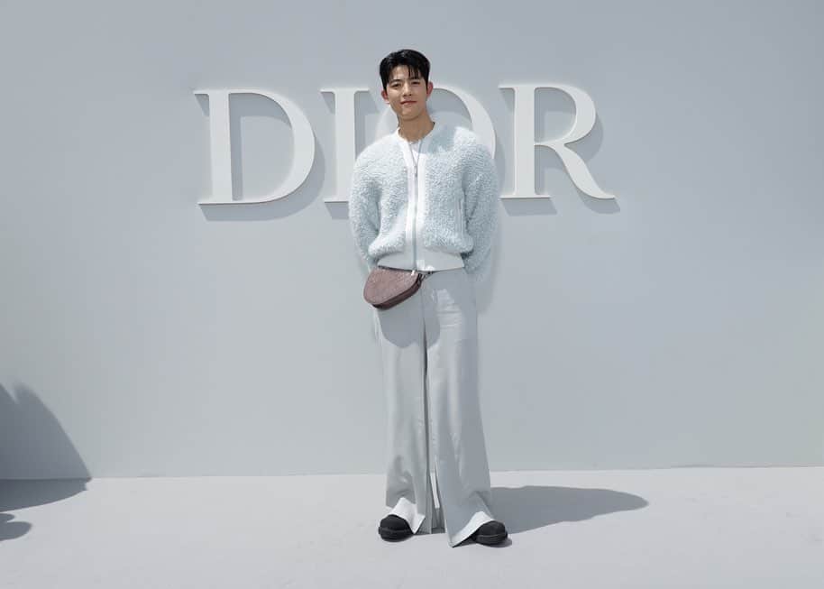 パク・ソロモンのインスタグラム：「It was amazing show⭐️thank you @dior @mrkimjones #dior #kimjones #diormensummer24」