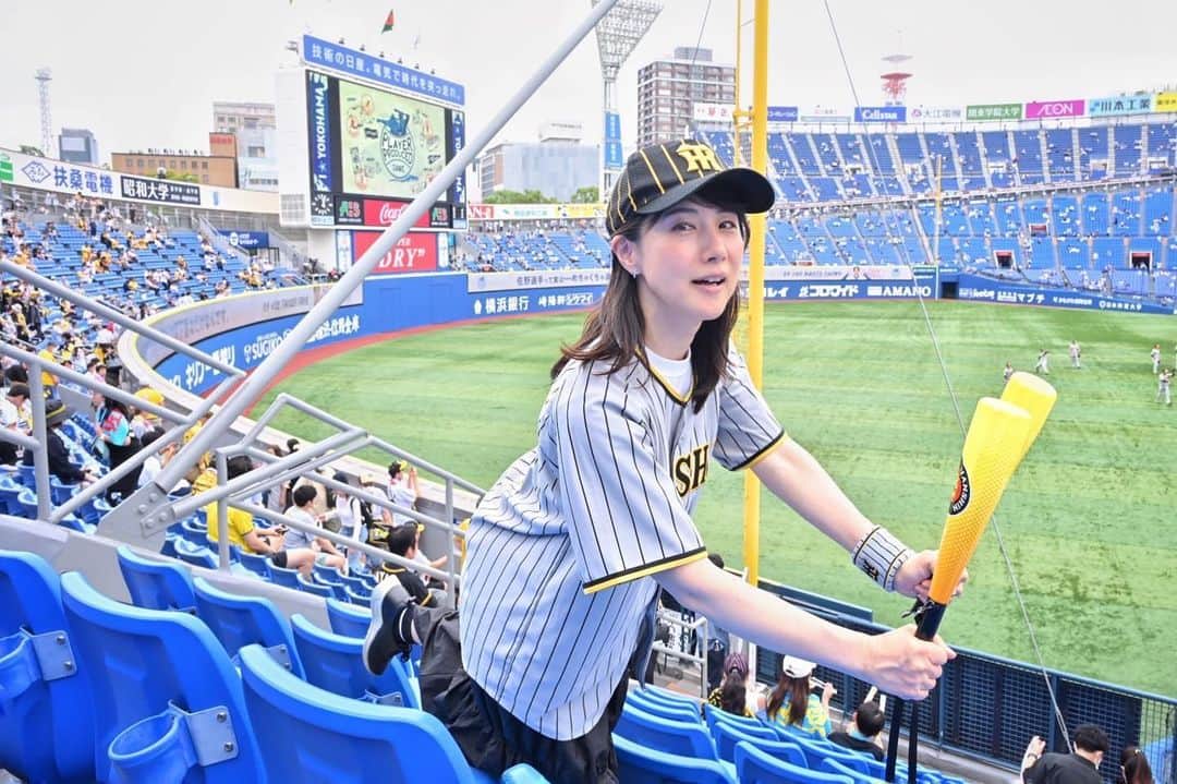 中江有里のインスタグラム：「今年初のハマスタ。 「チャンス（すら）襲来」しないことを知らなかったころ。  #阪神タイガース #中江有里」