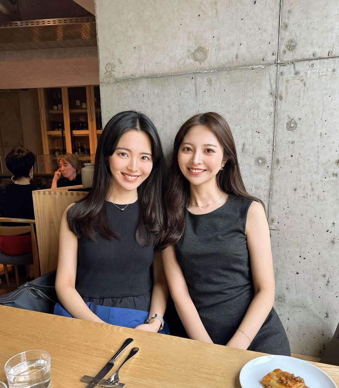 岸本沙季のインスタグラム：「姉。似てる？笑 ・ ・ ・ #神戸ランチ #三宮ランチ」