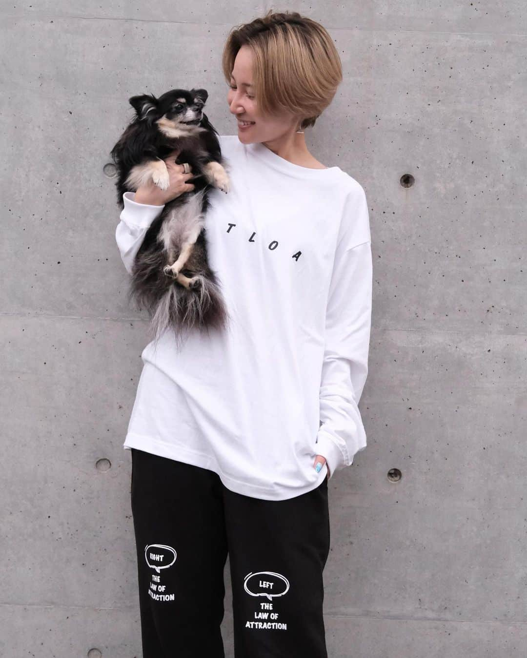 ニヒル。さんのインスタグラム写真 - (ニヒル。Instagram)「世界でいちばんかわいいりーたん🐶♥♥  足クロスしとる😂きゃわちい  @__t__l__o__a__  あした新作でるよん𓂽  #ロングコートチワワ #愛犬 #愛犬のいる生活  #愛犬しか勝たん  #服は新作着てるよ #全部かわちいね」6月24日 18時44分 - ___nihinihi___