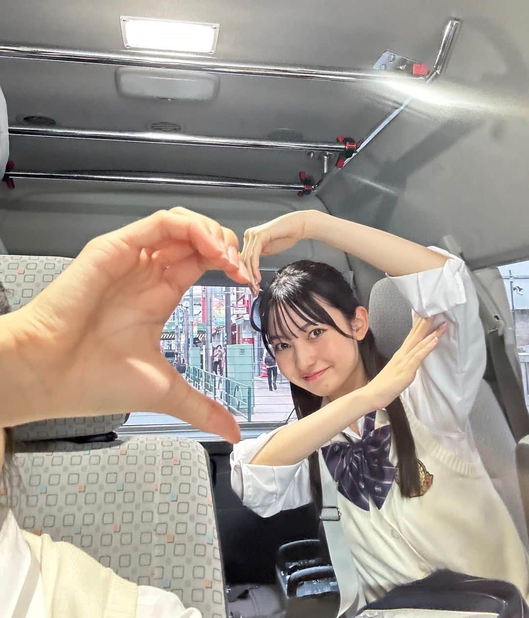 川原美杏さんのインスタグラム写真 - (川原美杏Instagram)「ニコラ7月号『東京・京都・大阪  修旅ガイド』のオフショットです〜📸  れいなとふたばと私の東京チームで東京の色々なスポットを紹介をしています🫶🏻 色々な場所に行けてとっても楽しい撮影でした💞ぜひニコラ7月号をチェックしてねー！  #ニコラ #nicola #ニコモ #ニコラ7月号発売中 #川原美杏」6月24日 19時13分 - kawahara_mian_official