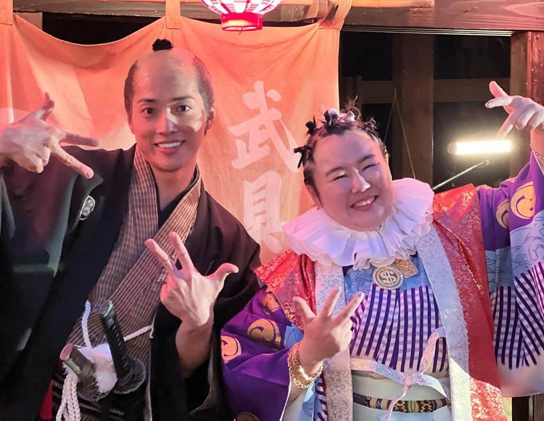 のインスタグラム：「MV撮影のオフショット📹  たくさん写真撮って頂きありがとうございました😊 明日は動画とかも載せようかな！  写真の通り楽しい現場でした♪  やす子さんはプライベートもやす子さんでした！！」