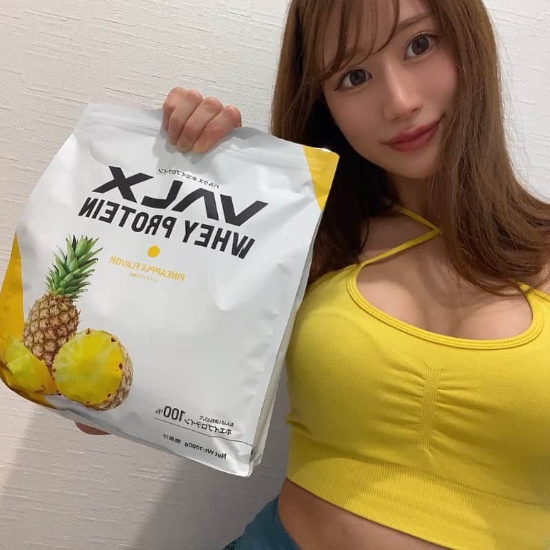 さきふぁんのインスタグラム：「#コツコツが勝つコツ   @valx_official さんの 新発売の数量限定のパイナップル味だよ🍍  ちょうど明日の夜までSALEやってるらしい！  バルクスのプロテインさ、 ばり溶けがよくてダマにならんし 泡立ちにくいと！😳😳😳  ーーーーーーーーーーーーーーーーー  ▼割引コード是非使ってね▼▼  @newme_akatsuki 【SAKIFAN29】  @zomigen_official 【SAKIFAN29d】  @yomoment_official 【SAKIFAN29】  @sloli_jp 【SAKIFAN29】  @iherbjapanese 【BFB1216】  ーーーーーーーーーーーーーーーーーー  #筋トレ#お尻 #美尻 #筋トレ女子 #ジム #トレーニング #フィットネス #ボディメイク #ダイエット#筋肉 #gym #fitness #workout #bodymake #training #fwj #エニタイムフィットネス #福岡　#プロテイン #減量  #エニタイム #エニタイム女子 #トレーニングウェア #ヨガウ」