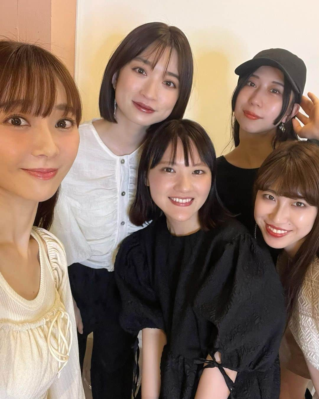 葉月祥子さんのインスタグラム写真 - (葉月祥子Instagram)「昨日は HONEY MI HOMEY @honeymihoney_official instaliveありがとうございました🤍✨  出演⁡Live動画は公式アーカイブにありますので、気になる方はぜひ👏🏻😊  ⁡ ⁡ 昨日の📸私の大好きな可愛い女子達をまとめてゆくね🥰💕✨🎞 ⁡ ⁡ ⁡ ハニーのinstaliveで共演してからお友達のモデルのマリコちゃん🤍 @marikozaemon  ⁡ ⁡ HONEY MI HONEY のみんな🤍 ⁡ ソラちゃん @sorapi212  マオちゃん　@myao_ly  ワカナちゃん　@wink_s4.26  ⁡ ⁡ みんなみんな大好き😘🤍🤍🤍 ⁡ ⁡ 昨日Liveでご紹介した、　@honeymihoney_official FLYINGSALEが今日からSTARTみたいです👯‍♀️🤍 ⁡ 2023ssが30%オフとのこと🫶🏻 ⁡ ⁡ 私とマリコちゃんも、何買おうか本気で悩んでた😂✨ ⁡ ⁡ 今年はたくさんオシャレして🤍 素敵な夏にしたいですね〜🏖️☺️👒☀️🤍 ⁡ ⁡ 着用全て @honeymihoney_official  @honeymihoney_style  @maison.ellie_official  #ハニーミーハニー #honeymihoney #2023ss #インスタライブ #instalive #ファッション #ファッションコーデ #fashion #アパレル #ブランド #ハイファッション #美人百科 #ray #sweet  #フェミニン #フェミニンコーデ #綺麗めカジュアル #大人フェミニン #綺麗めコーデ #マニッシュ #モデル #model #modellife」6月24日 19時19分 - shokohazz210