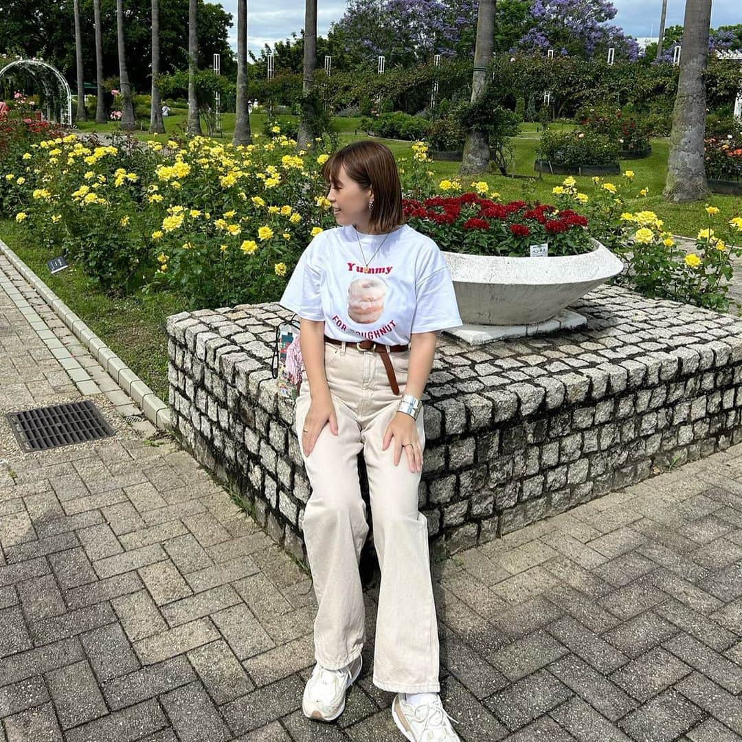 miho.a.nicoさんのインスタグラム写真 - (miho.a.nicoInstagram)「・ ドーナツTシャツ🍩 @birthdayroom_official のもの♡ @zozotown で¥1000offクーポン出てます✨  ドーナツ着てアイス食べる🥰 ・ ・ tops#birthdayroom @birthdayroom_official  ・ ・ #zozotown #fashion#ootd#outfit#code#coordinate#style#stylepoint#instafashion#instagood#instalike#タイアップ#ファッション#コーディネート#コーデ#プチプラコーデ#今日の服#ママコーデ#プチプラ#春コーデ#大人カジュアル今日のコーデ#春のコーデ#カジュアルコーデ#カジュアル#夏コーデ#夏のコーデ#Tシャツ#白T#ドーナツtシャツ」6月24日 19時21分 - miho.a.nico