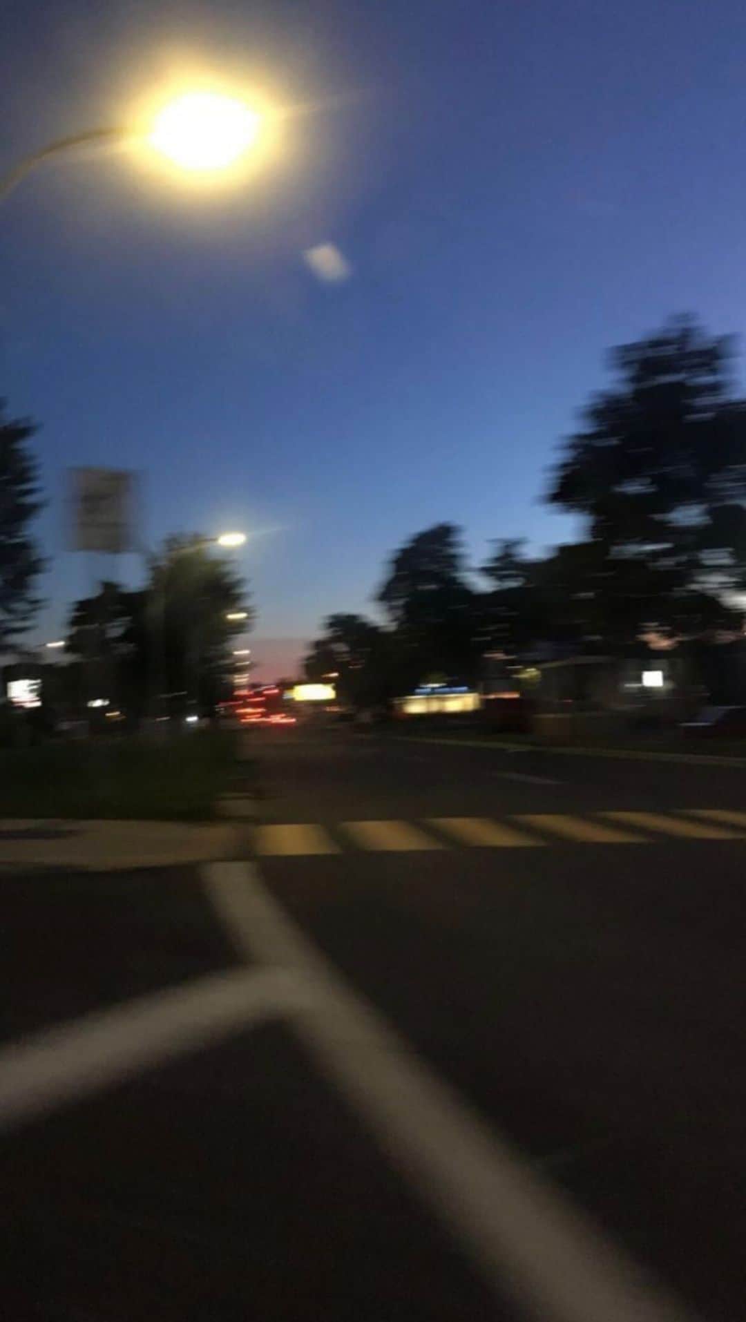 のインスタグラム：「#pov :仲がいい彼は、私に聞こえてないと思っているときにだけ本音を話す🤫 #fyp #tiktok #acting #story #リール」