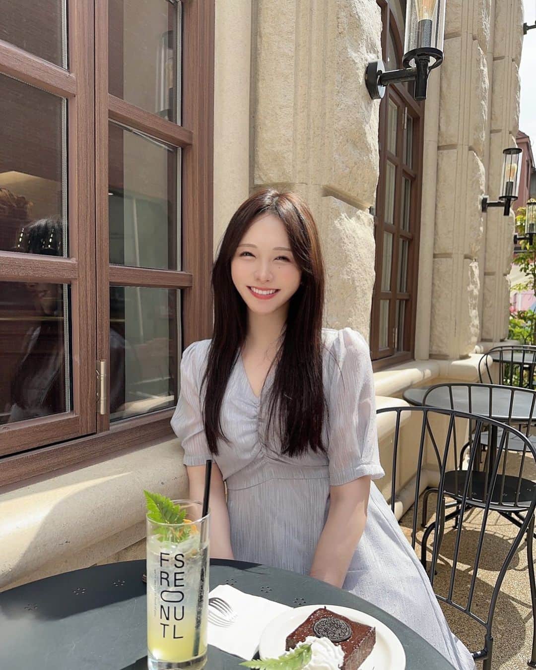まゆのインスタグラム：「韓国で店員さんがおすすめしてくれて 購入したワンピース👗 色合いがかわいい🩵  また早く韓国に遊びに行きたいな🇰🇷🤍  ..  한국에서 한국분들이 추천해줘서 구입한 원피스👗 너무 귀여워서 마음에 들어요🩵 빨리 다시 한국에 놀러가고 싶어요🇰🇷🤍  #일본인 #한국인이너무좋아요  #한국인이너무좋아요 #한국카페 #カロスキル #カロスキルカフェ #韓国 #韓国旅行」