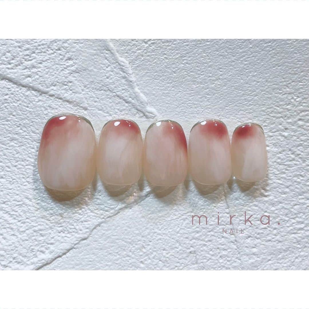 mirka. NAIL(ミルカネイル)のインスタグラム：「⁡ ⁡ new !! ⁡ ⁡ ⁡ #mirkanailsample ⁡ ………………………………………………………… ⁡ ご予約、お問い合わせは LINE ID⇒ @mirka.nail (@含む)まで。 ⁡ ご新規様はハイライトの「ご案内」と「ご予約方法」を必ずお読みいただいてからご予約くださいますようお願いいたします。 空き状況や詳細はLINEの投稿からご確認ください。 ⁡ ⁡ ⁡ ⁡ #mirkanail#nails#nail#nailart#naildesign #ショートネイル#ネイルアート#ネイルデザイン#ネイル#大人ネイル#シンプルネイル#オフィスネイル#ニュアンスネイル#ナチュラルネイル#カジュアルネイル#ショートネイルデザイン#美甲#夏ネイル#夏ネイル2023 #プライベートサロン#プライベートネイルサロン#東京ネイルサロン#東京ネイル#江東区ネイルサロン#森下#清澄白河 ⁡」