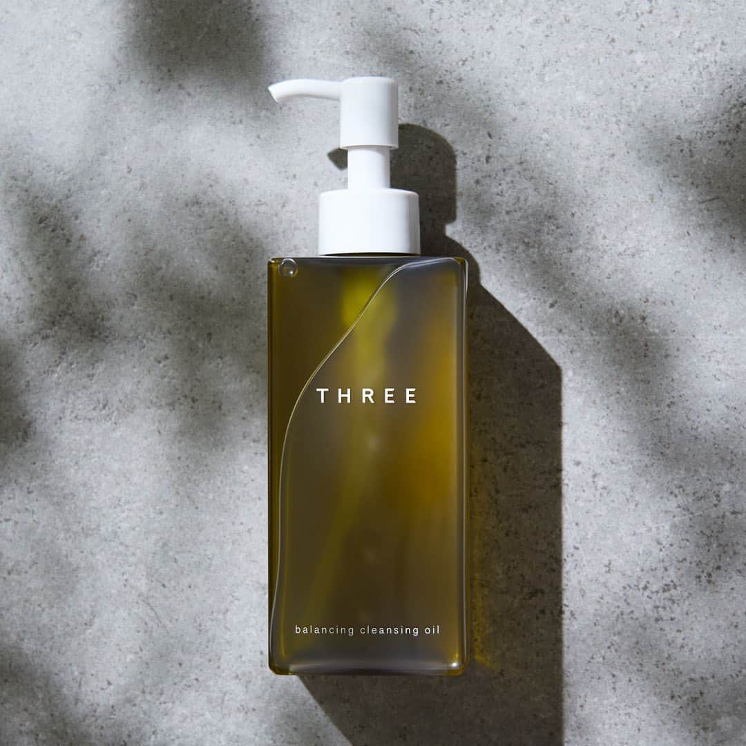 THREEのインスタグラム：「〈BEST COSMETICS AWARDS 2023 HOLISTIC CARE 〉 今シーズンも、多くの新商品が多数のメディアで2023年上半期ベストコスメに輝きました。今回は、ホリスティックケア受賞商品をご紹介！  〈2023年上半期ベストコスメ3冠4部門受賞〉 ■THREE バランシング クレンジング オイル Ｎ -高い洗浄力と美容液のようなトリートメント力を絶妙にペアリング。ケアに没入する香りで、呼吸まで深まっていくようなクレンジングオイル。  〈2023年上半期ベストコスメ4部門受賞〉 ■THREE バランシングステム ジェリー ウォッシュ -泡立て不要、肌にのばして、すすぐだけの新感覚洗顔料。植物性スクラブ入りの寒天ジェリー処方で、ざらつき、ごわつき、毛穴まですっきり。  〈2023年上半期ベストコスメ 乳液部門受賞〉 ■THREE バランシングステム モイスチャライザー -フレッシュなうるおいで満たすジェルミルク感触のモイスチャライザー。溶け込むように肌になじむ心地よい使用感。  〈2023年上半期ベストコスメ 洗顔部門受賞〉 ■THREE バランシングネクター クリーム ウォッシュ -みずみずしく清らかな芳香のフェイスウォッシュ。パワフルな濃密泡へまるで肌をダイブするように、すっきりうるおい素肌へ。  〈2023年上半期ベストコスメ 化粧水部門受賞〉 ■THREE バランシングネクター ローション -化粧液という名の、美容液級のとろみでうるおいラップ。端正な柔肌を叶えるローション。  〈2023年上半期ベストコスメ 乳液部門受賞〉 ■THREE バランシングネクター モイスチャライザー -天然乳化で生まれたモイスチャライザー。コクのある滴が肌に溶け込み、吸いつくような柔肌へ。  #threecosmetics  #べスコス2023  #ベストコスメ」