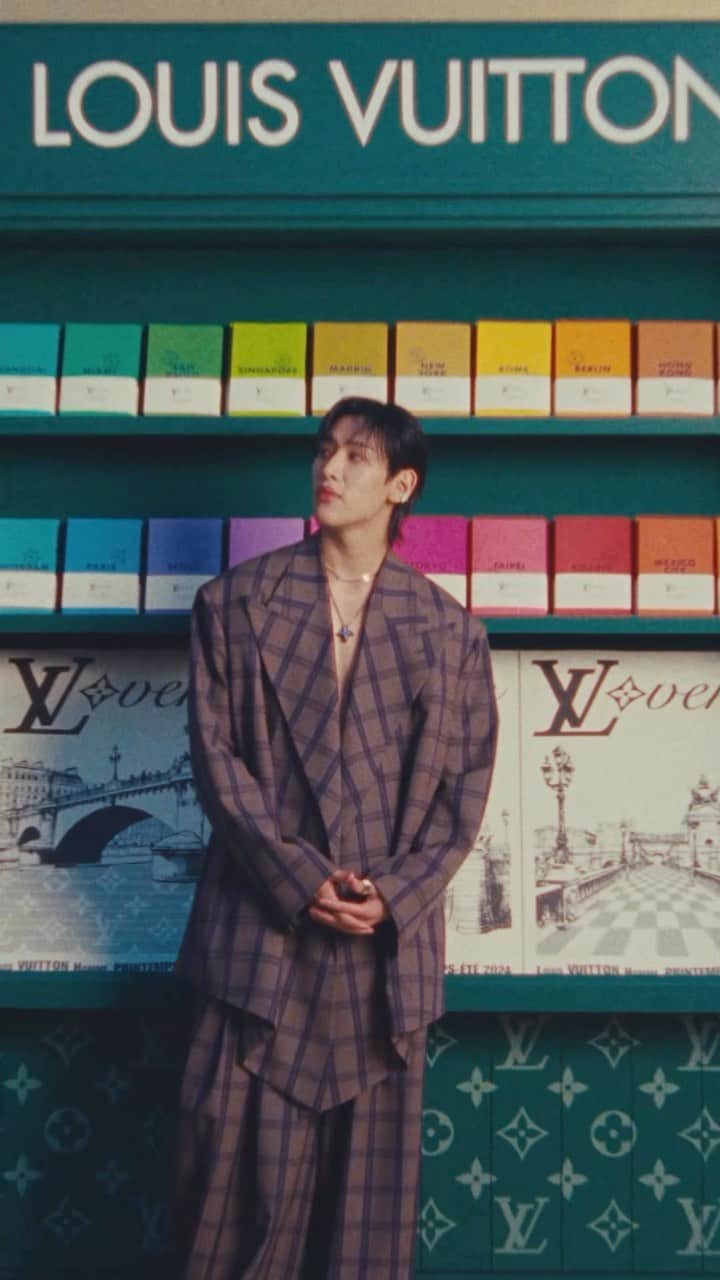 のインスタグラム：「Men’s Spring-Summer 2024 Show. Join BamBam as he attends Pharrell Williams’ debut presentation on the iconic Pont Neuf Bridge in Paris.   #LVMenSS24 #LouisVuitton #PharrellWilliams #BamBam」