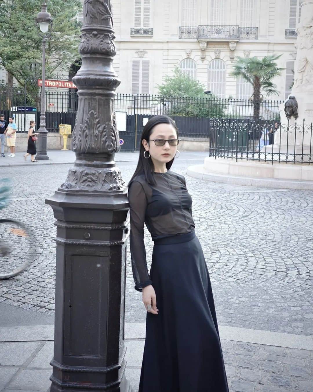小川琴美のインスタグラム：「Tops @uniqlo_jp  Skirt @aton_tokyo  Shoes @acnestudios  Bag @postelegant」