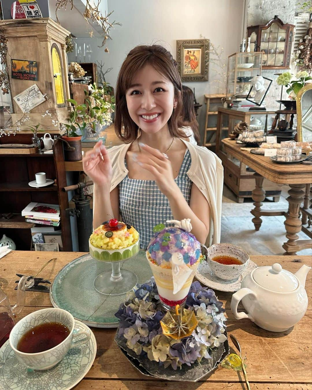 水野佐彩さんのインスタグラム写真 - (水野佐彩Instagram)「・ @latelier_a_ma_facon で朝活🍨🩵 もう 完全にハマりました。 美味しくて可愛くて ひとくちごとに発見や感動があって 最後のひとくちまで幸せが続く😚🩵 ああ。思い出すだけで幸せ🥰  🩵🤍 @st.rooney  🤍🐝 @caprino_jp   #おちびコーデ #おちびの輪 #低身長コーデ #Sサイズコーデ #ママコーデ #ママライフ #2020年ベビー #女の子ママ #女の子ベビー #ブルベ夏 #ブルベ #ブルベサマー #ブライトサマー #ブライトスプリング #ソフトクラシック #ウェーブ #骨格診断ウェーブ #上野毛 #上野毛パフェ #laterieramafacon」6月24日 19時59分 - saaya_mizuno