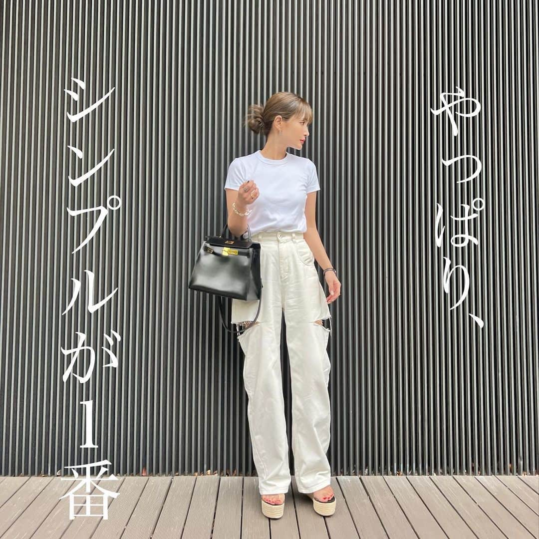 *✭ᏋണᎥ✭*さんのインスタグラム写真 - (*✭ᏋണᎥ✭*Instagram)「1番好きコーデ♡ Tシャツにこういうホワイトデニムや ブルーデニ厶を週6で着ています ㅤㅤㅤㅤㅤㅤㅤㅤ #ワンパターン ㅤㅤㅤㅤㅤㅤㅤㅤ インナーに着てる @gyugyugyu_official  @monstella_official については スワイプで見てね♡ ㅤㅤㅤㅤㅤㅤㅤㅤ  1番人気「3着+1着（4着）セット」が40％OFFになってたよ、 ストーリーにリンク貼るので見てみてね☺︎ ㅤㅤㅤㅤㅤㅤㅤㅤ  #ギュギュギュ#骨盤ショーツ#骨盤ケア#大人シンプル#オトナカジュアル#大人コーデ#着回しコーデ#高身長コーデ #166cmコーデ #骨格ウェーブ#166cm#韓国ファッション#한국패션#プチプラ#プチプラコーデ #ブルベコーデ#partegram#UNIQLO#ユニクロコーデ#UNIQLOコーデ#40代コーデ#アラフォーコーデ#pr#40代ファッション#マルジェラデニム#エルメス#ケリー」6月24日 20時03分 - emiliopucci__