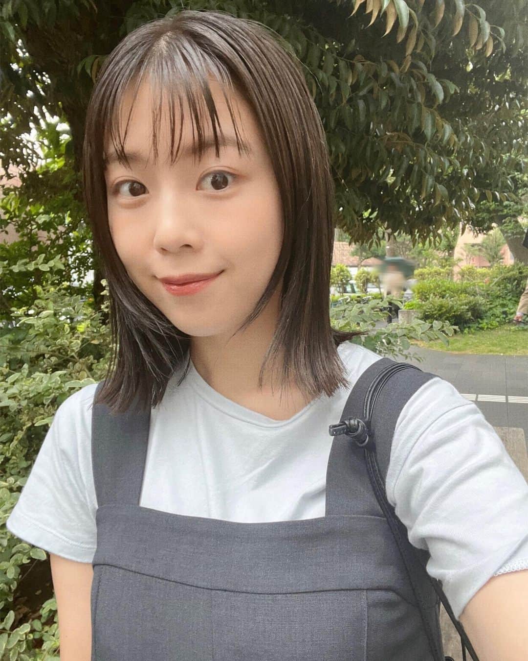 豊泉志織のインスタグラム：「お久しぶりですこんばんは 撮影も終わり 前髪ふっかーつ！！ 全体的にスッキリ〜☺︎ 髪の毛が小学生以来じゃないか？ っていうくらい つるつるふわふわさらさらで ずっと触ってる。笑」