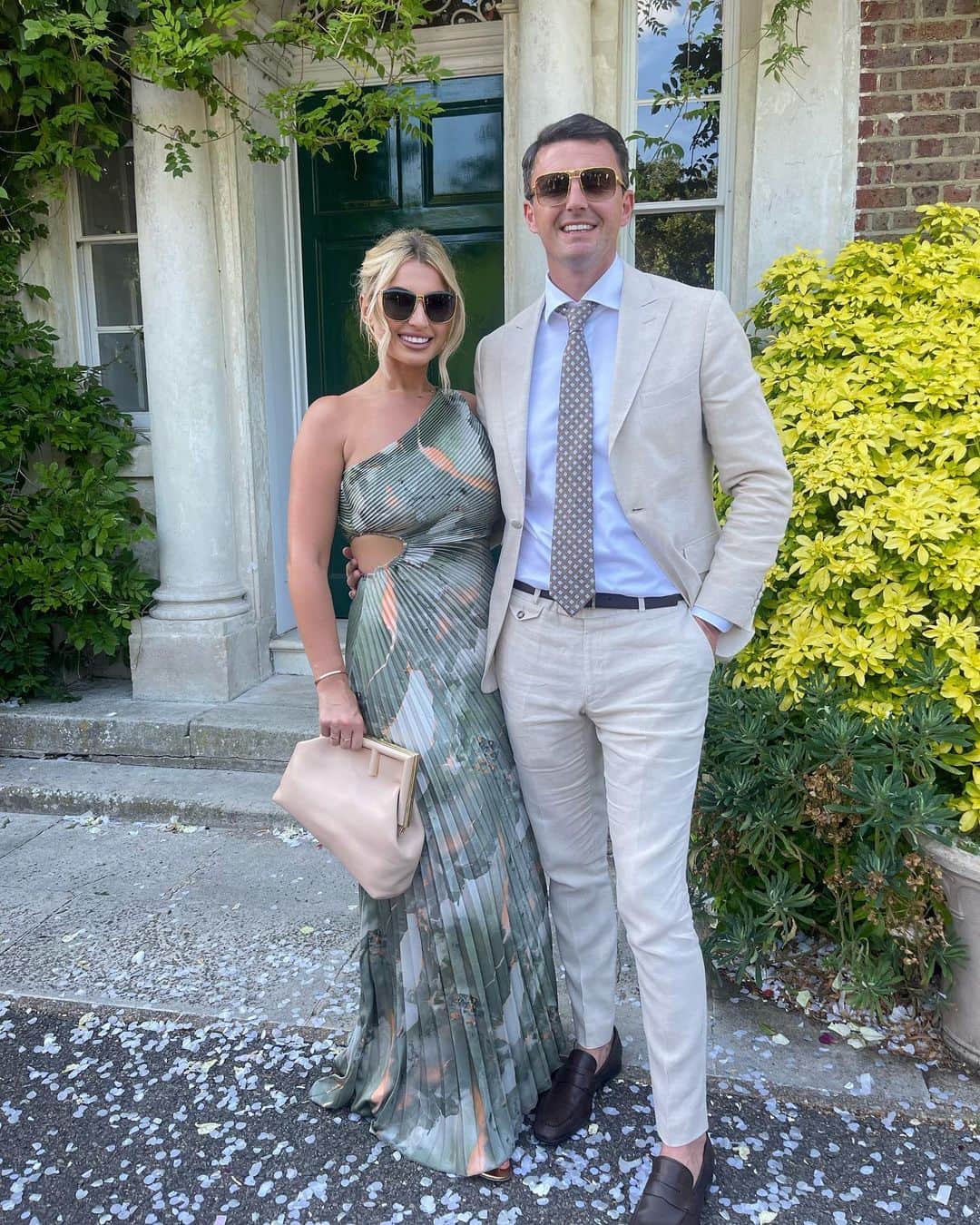 のインスタグラム：「Celebrating Love 🤍   The most wonderful day celebrating @rubyshepherd91 and Johnny’s wedding 🤍」