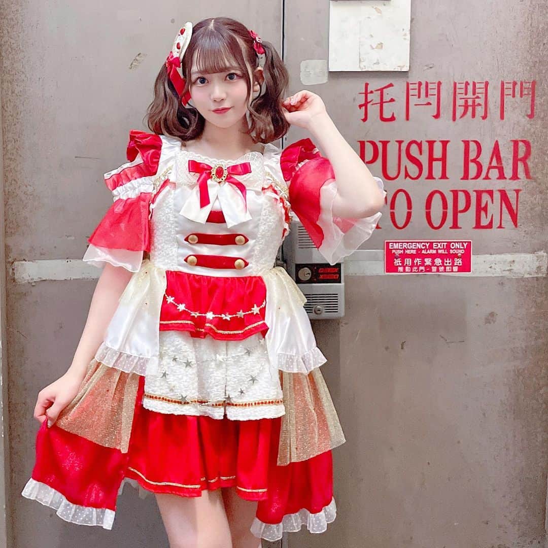 茉井良菜さんのインスタグラム写真 - (茉井良菜Instagram)「きっと普通の景色なのに海外だと映えてみえて撮っちゃうよね🧧  #アイドル #アイドル衣装 #アイドルヘア #衣装製作 #衣装制作」6月24日 20時18分 - yonsuchan