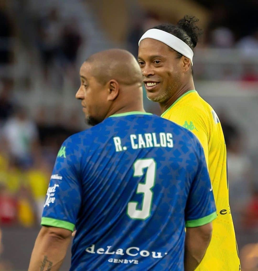 ロベルト・カルロス・ダ・シウバのインスタグラム：「Legends everywhere.. @oficialrc3 vs @ronaldinho that’s why it’s called #thebeautifulgame   #WeAreEntourage #RobertoCarlos #Ronaldinho」