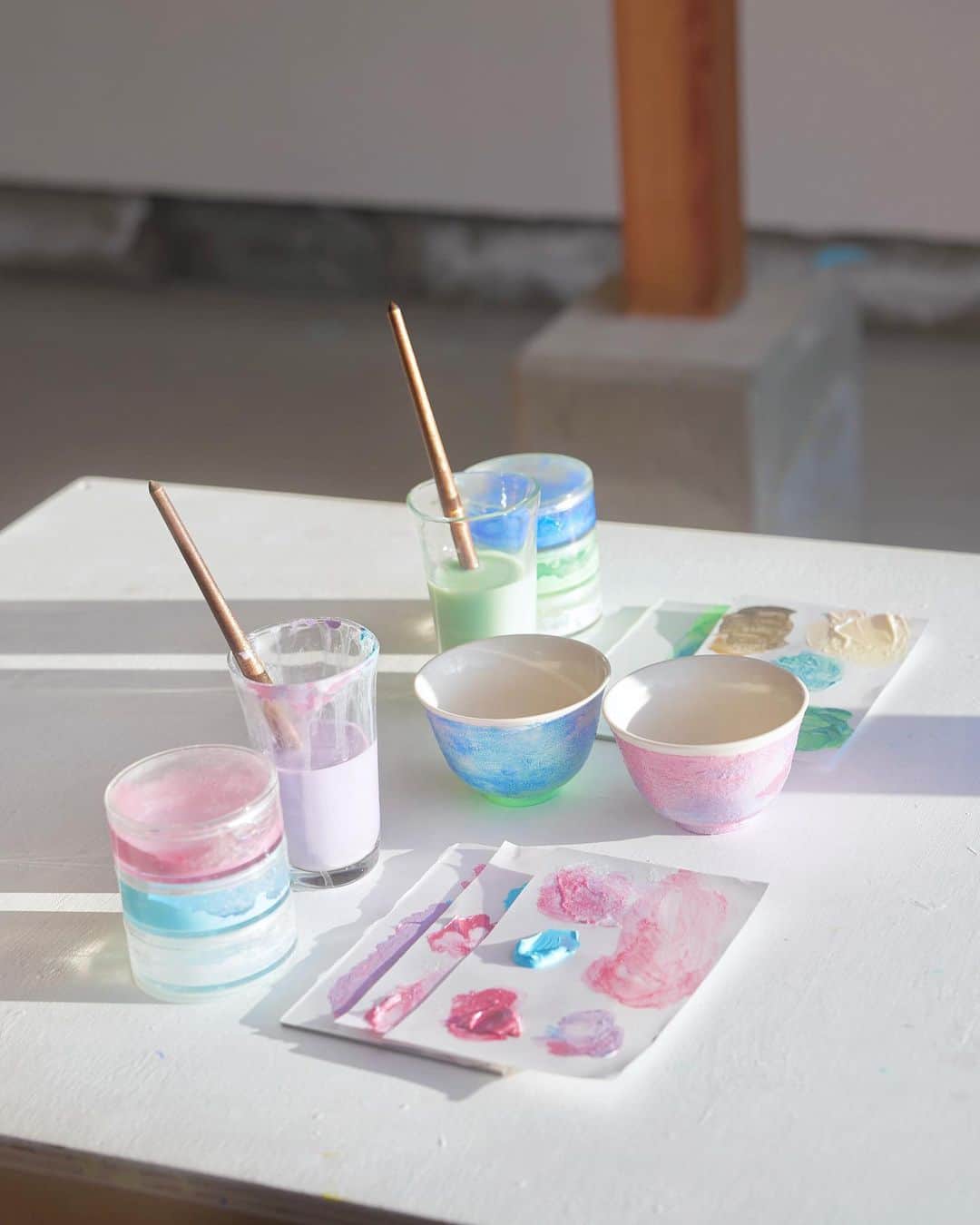 早川実季さんのインスタグラム写真 - (早川実季Instagram)「金沢で漆塗り体験🪄🎨 インスタで見て前からやってみたかったの！念願叶ってこの前行ってきました🦭🍑  好きな色を3色選んで器に重ね塗りして、少しずつ表情を作っていきます♡ 最後は自分の器でお茶をいただきました🌿🍵  簡単だけど、金沢らしいアート体験ができて楽しかったです🫡❤️‍🔥  #金沢 #金沢旅行 #漆塗り #金沢茶寮 #石川観光 #旅行好き」6月24日 20時25分 - hayakawa_miki