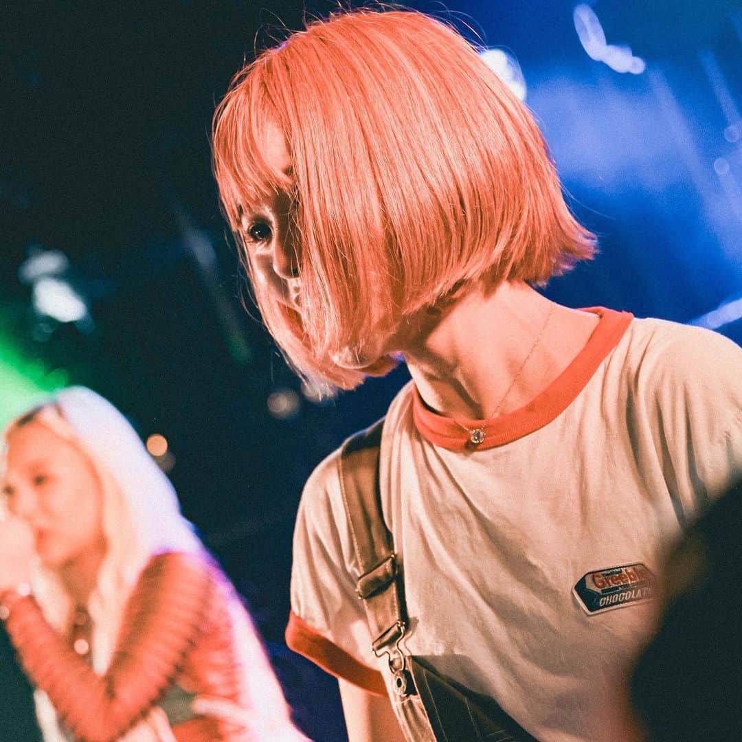 のインスタグラム：「🦋🧡  photo by @yoshimoriyuna」