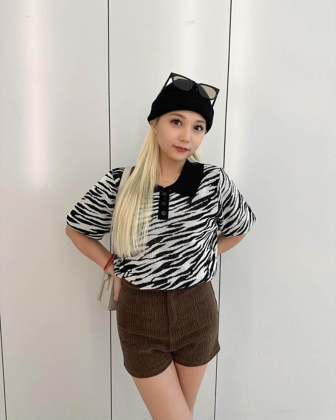 川崎怜奈のインスタグラム：「🦓 . tops @solace___official  前後2wayで着れるサマーニット♡ ゼブラ柄が可愛いよね〜 . . #solace #ソレイス」