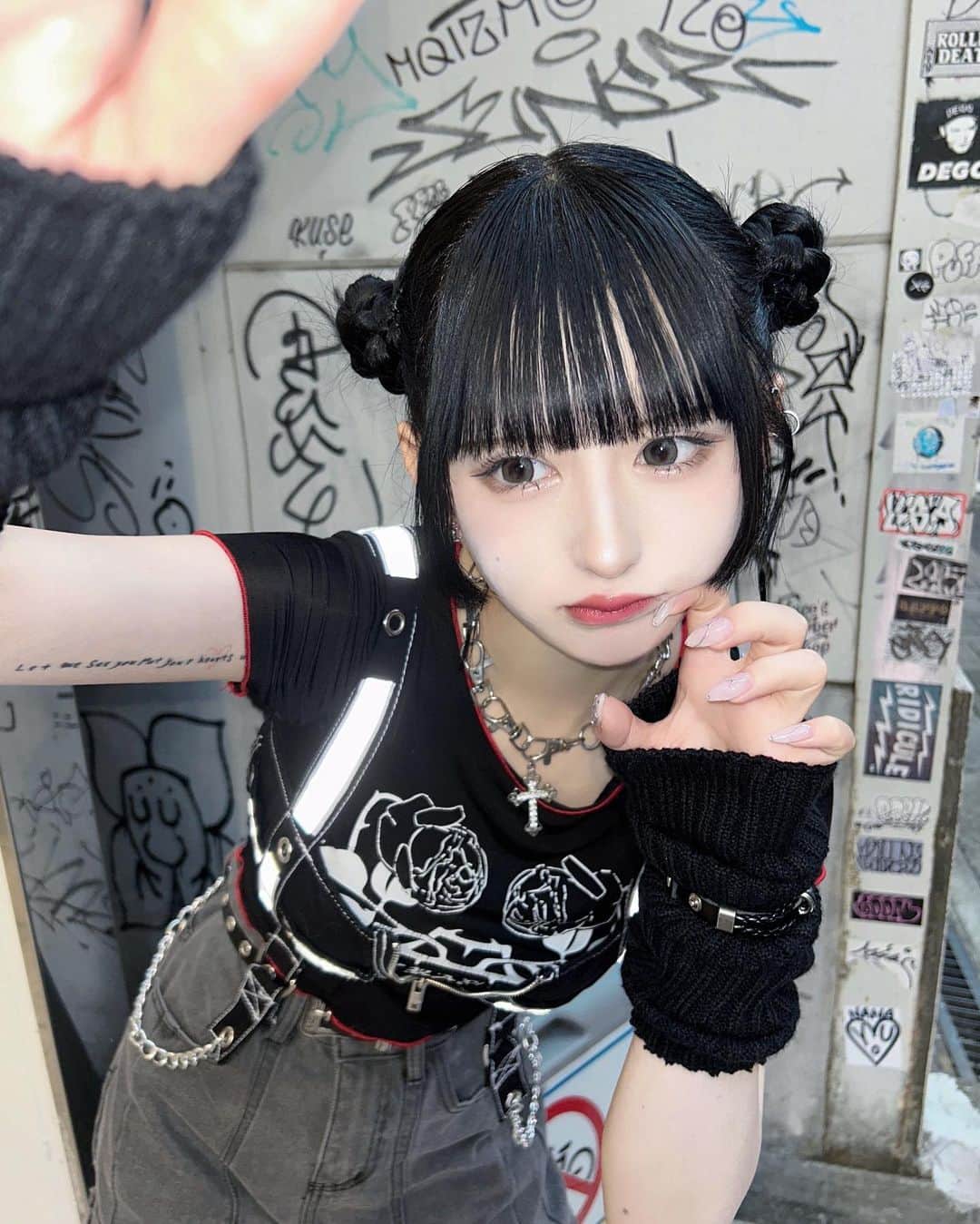 狐波ろんのインスタグラム：「レフ板？みたいなの発行してる、眩しいねｷﾞｬ^ ̳- ‧̫ • ̳^☆」