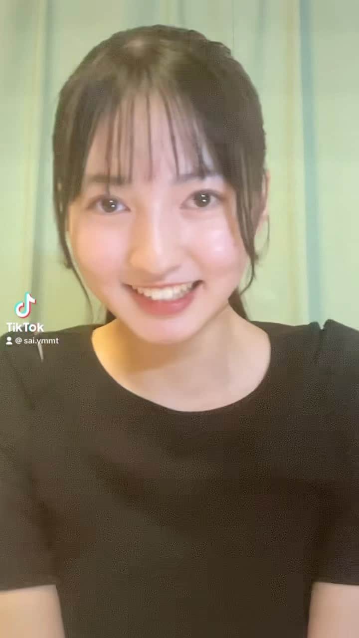 のインスタグラム：「後れ毛上手く巻けない🥹 #07 #ファジーネーブル #tiktok」