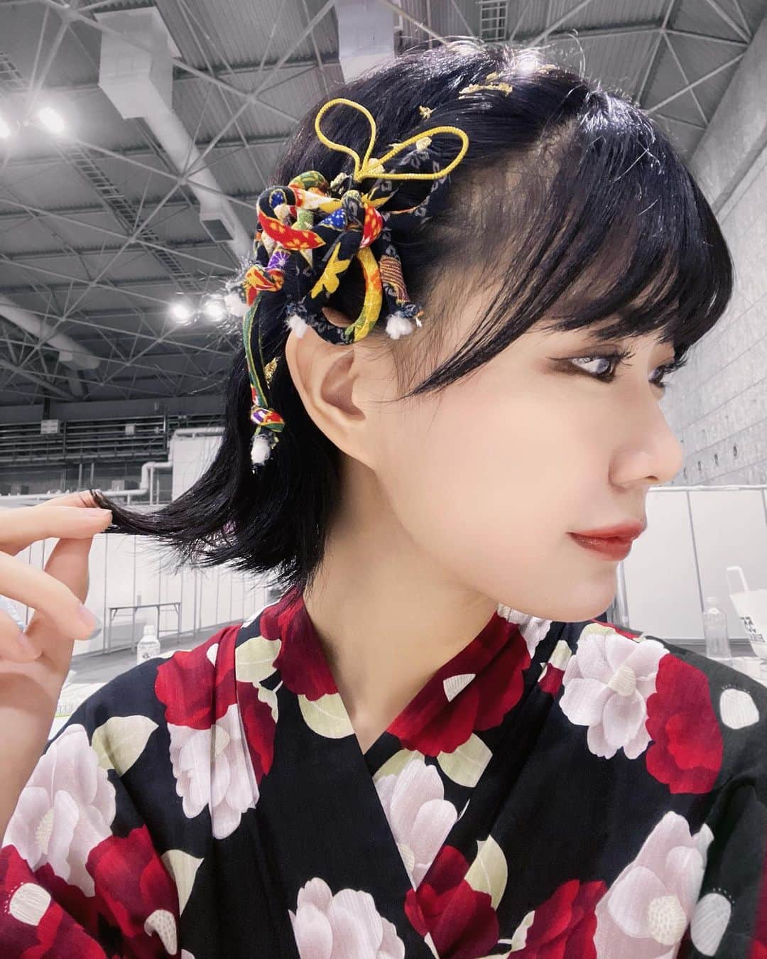 渡辺菜月のインスタグラム：「#浴衣ヘアアレンジ ・ キラキラ金箔つけてみました✨  #stu48 #渡辺菜月 #浴衣 #なっちゃんスタイル」