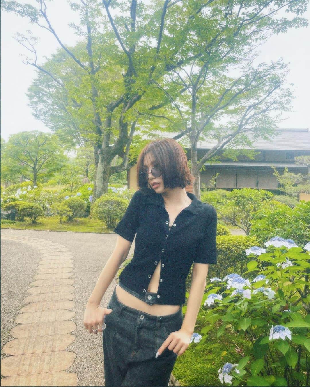 honoka さんのインスタグラム写真 - (honoka Instagram)「６月てかんじやな🍵  髪ちょっと茶色にしたよ。 前髪もたまにあるのよん。 今回も @logmisato 🩶」6月24日 20時45分 - honoka_lol