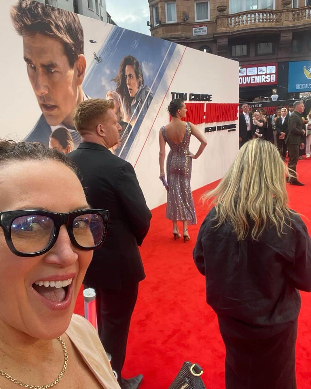 レベッカ・ローミンさんのインスタグラム写真 - (レベッカ・ローミンInstagram)「@jesseclee88 POV #soulsisters #missionimpossible7 #leicester #startrek #strangenewworlds #paramount」6月24日 20時48分 - rebeccaromijn